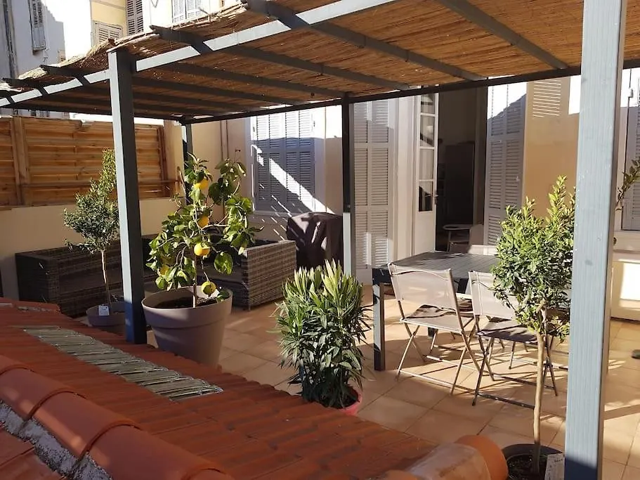 Superbe 2 Pieces Avec Grande Terrasse, Classe *** Marsilya 0*,