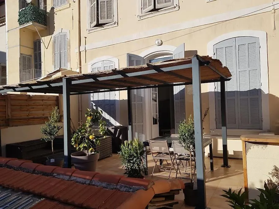 Superbe 2 Pieces Avec Grande Terrasse, Classe *** Marsilya Daire