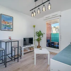 Air-conditioned Terrace Gare St Charles Appartement