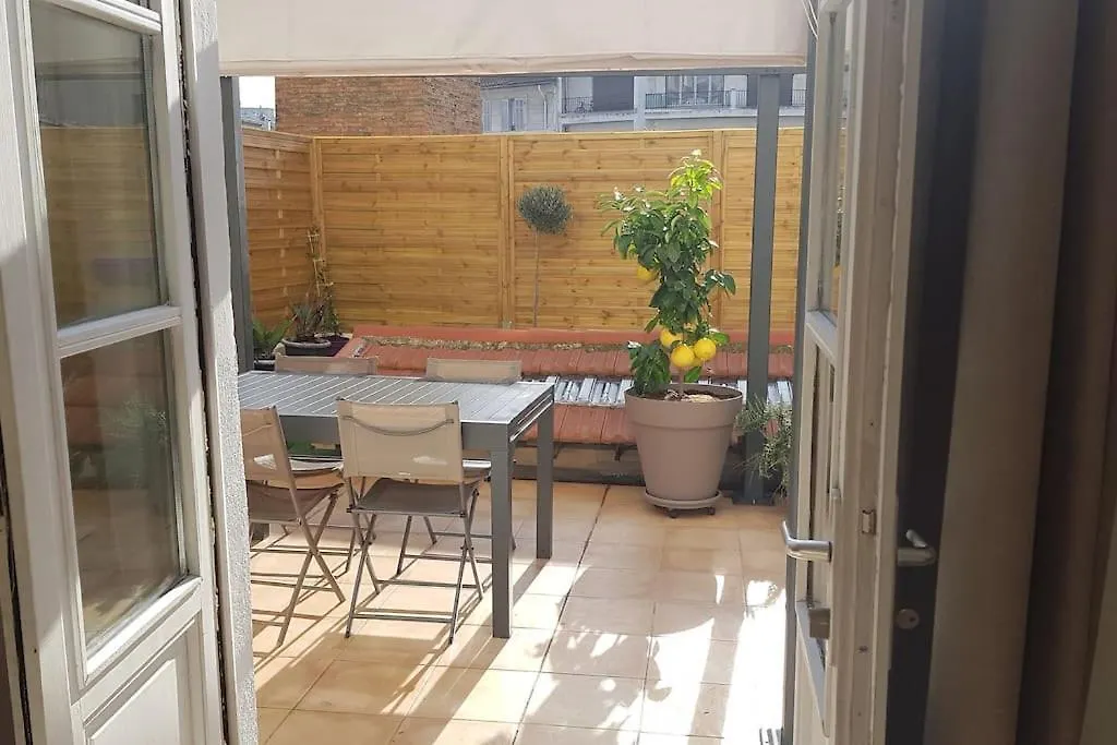 Superbe 2 Pieces Avec Grande Terrasse, Classe *** Marselha 0*,