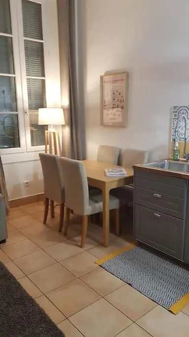 Superbe 2 Pieces Avec Grande Terrasse, Classe *** Marselha 0*,  França